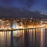 Lägenhet Modern Seaview In A Prime Location