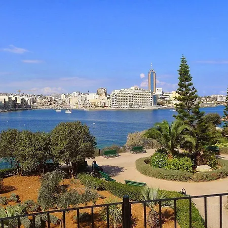 Modern Seaview In A Prime Location Lejlighed *