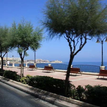 Modern Seaview In A Prime Location Lejlighed