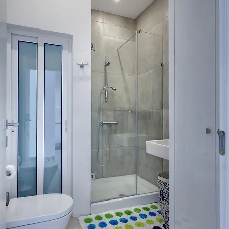 Modern Seaview In A Prime Location *