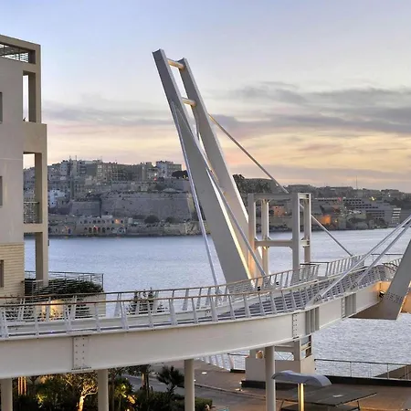 Modern Seaview In A Prime Location *
